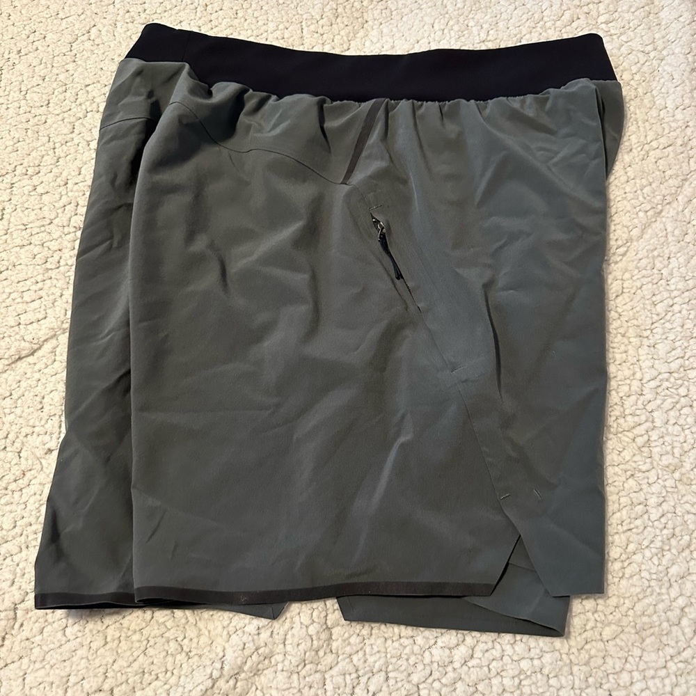 Lululemons men’s shorts